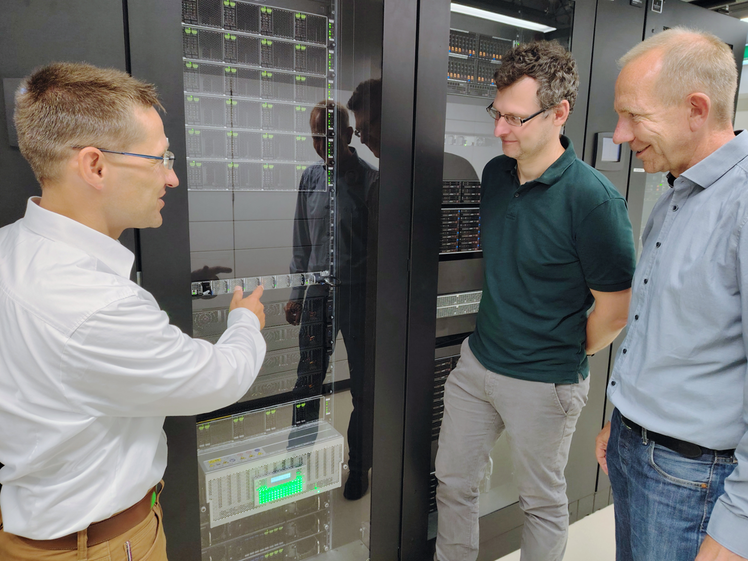 Fraunhofer ENAS receives MEGWARE System